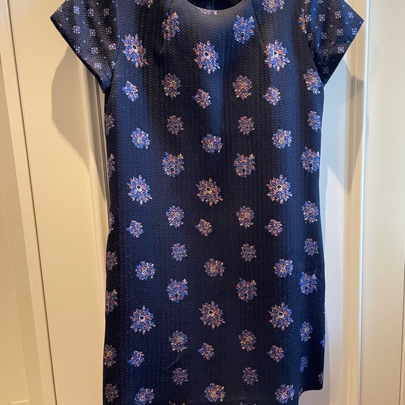 Club Monaco Jacquard Floral Print T-shirt Shift Dress (size 4) - Picture 5 of 6